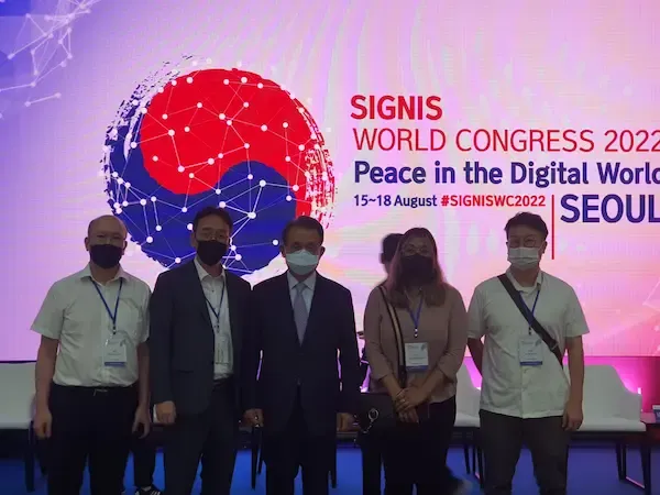 FingeRate team members on SIGNIS world congress 2022